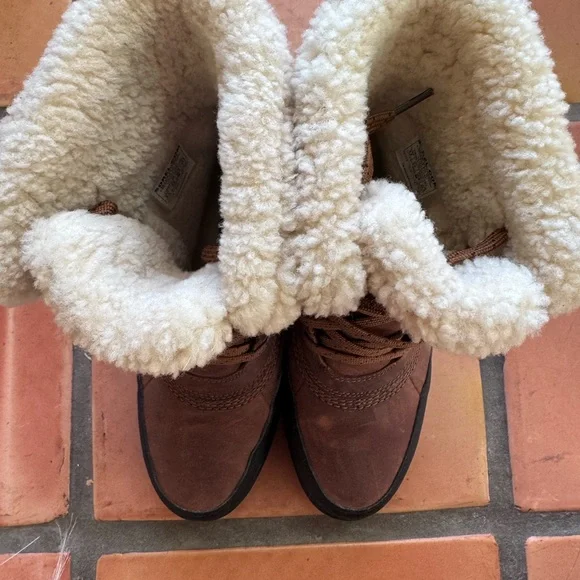 Sorel Tivoli IV Winter Boots with Faux Fur - Picture 5 of 8